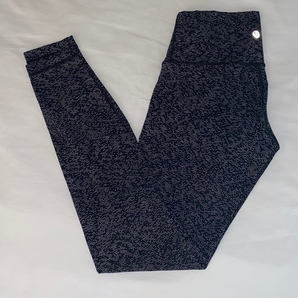 Lululemon HR Size 4 Luxtreme Wunder Unders - Picture 1 of 6